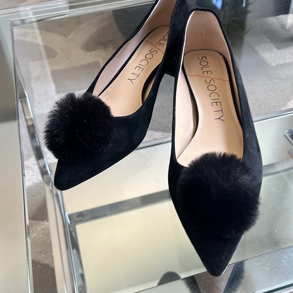 Black suede Sole Society pumps - Picture 2 of 10